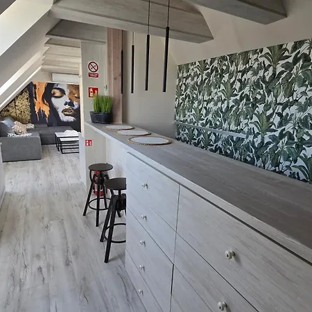 Apartament Majówka *